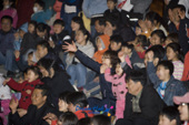 은파야외공연장에서 공연을 보고있는 시민들2사진(00015)