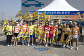 군산 새만금 마라톤대회에 참가한 단체의 모습사진(00001)