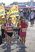 준비운동삼아 조깅하는 새만금 마라톤 대회 참가자 단체의 모습1사진(00002)