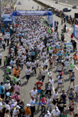 출발하는 군산 새만금 마라톤대회 참가자들1사진(00001)