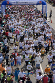 출발하는 군산 새만금 마라톤대회 참가자들3사진(00003)