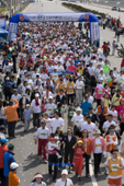 출발하는 군산 새만금 마라톤대회 참가자들5사진(00005)