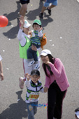 아이들과 마라톤에 참가한 엄마들의 모습사진(00008)