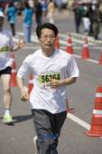 열심히 달리고 있는 군산 새만금 마라톤 대회 참가자사진(00002)