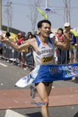 결승선을 통과하는 남성 참가자3사진(00004)