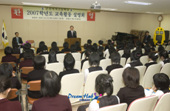 군산여고에서 2007년도 교육활동 설명회를 하시는 문동신 시장님1사진(00001)