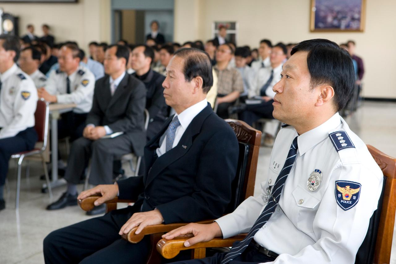 군산경찰서 무궁화 포럼에 참석한 직원들과 문동신 시장님의 모습2