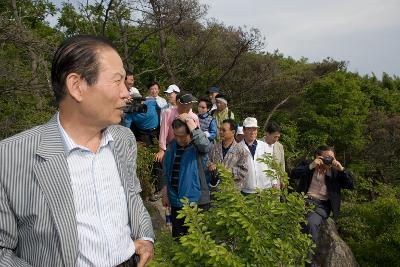 새만금특별법 추진위원회와 신시도 산행하시는 문동신 시장님5