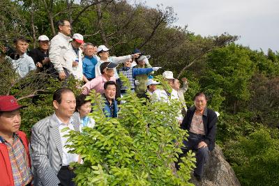 새만금특별법 추진위원회와 신시도 산행하시는 문동신 시장님3