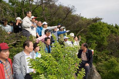 새만금특별법 추진위원회와 신시도 산행하시는 문동신 시장님2