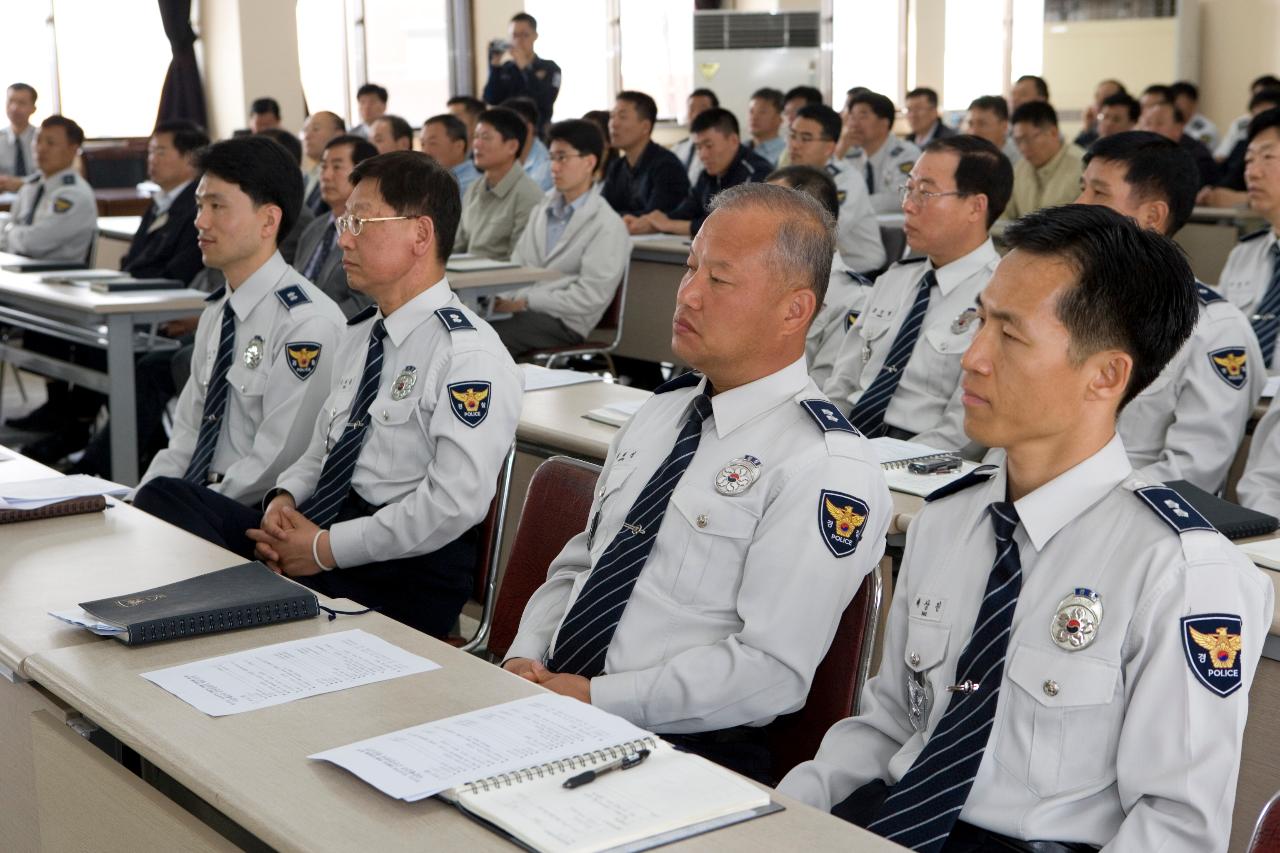 군산경찰서 무궁화 포럼에 참석한 직원들