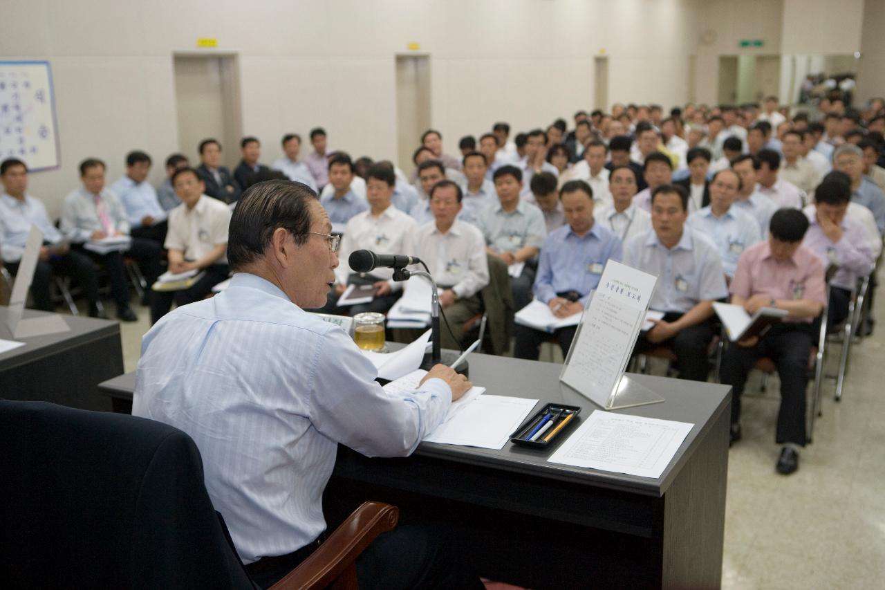 국가예산 확보 및 조기집행 추진상황 보고회에 참석한 직원들과 문동신 시장님의 모습1