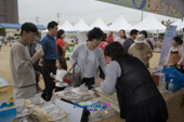 농특산물 판매행사장에 온 시민들의 모습2사진(00008)