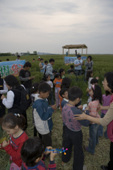 보리밭에서 놀고있는 어린이들사진(00018)