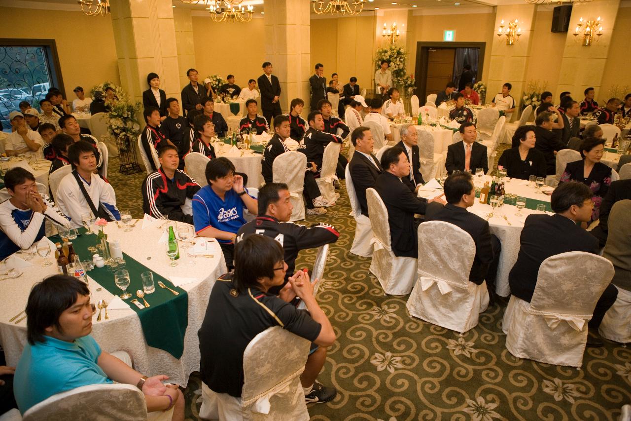 금석배 전국학생 축구대회 환영 리셉션에 참석한 임원들의 모습2