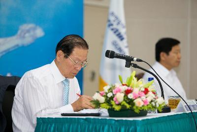 군산비전실천 자체평가 보고회에 참석하신 문동신 시장님과 장재식 부시장님의 모습