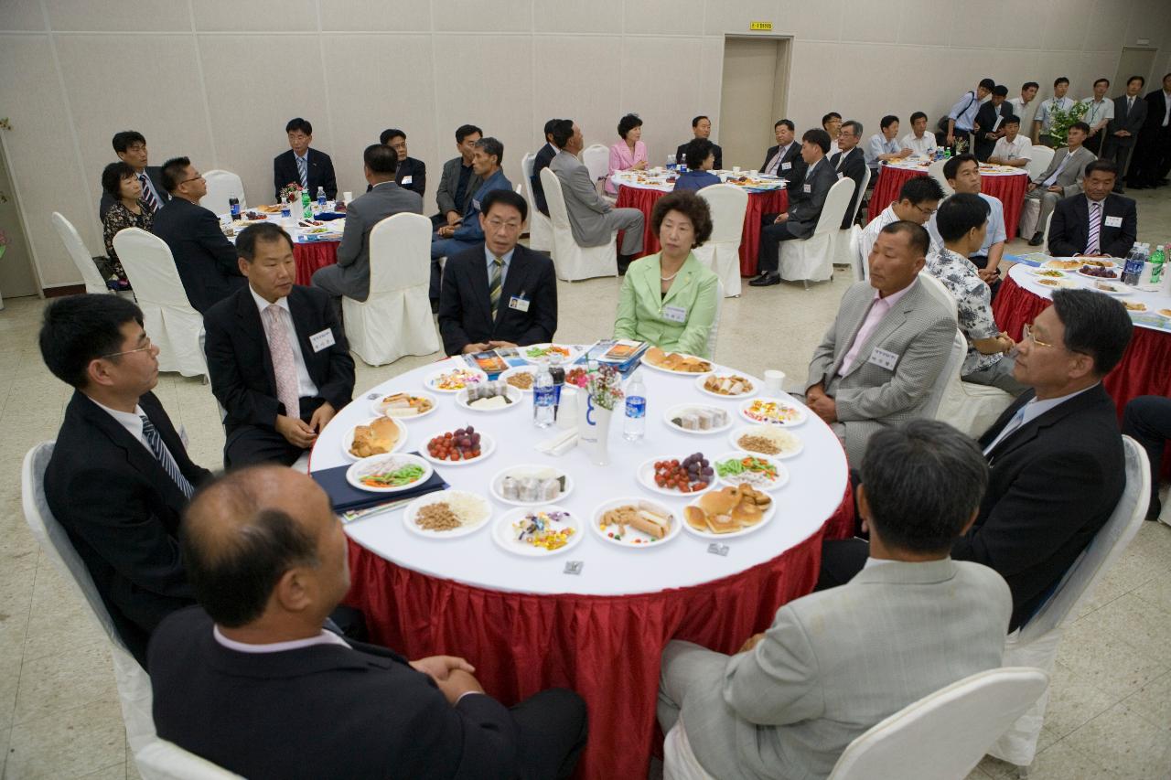 읍면도농 합동결연식에 참석하신 임원들의 모습7