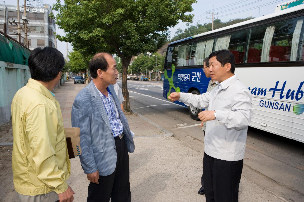 해망동 가로환경 노선점검을 하시는 직원들의 모습5