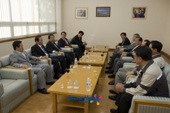 마주보며 앉아서 대화을 나누시는 의원님들과 문동신 시장님2사진(00006)
