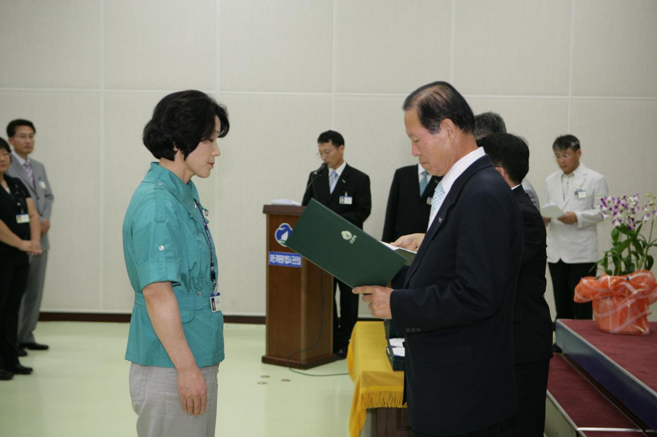 사령장을 교부하시는 문동신 시장님5