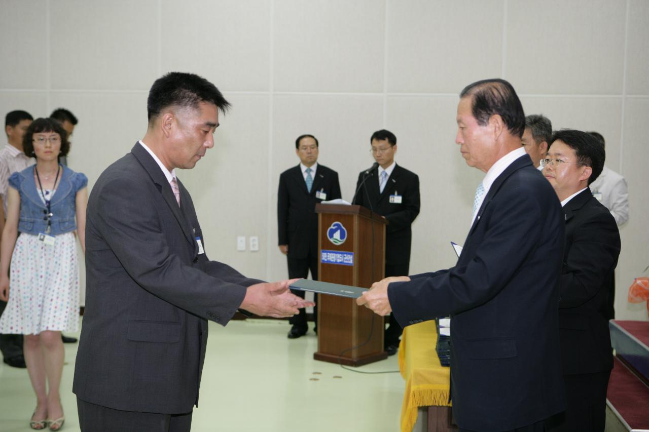 사령장을 교부하시는 문동신 시장님8