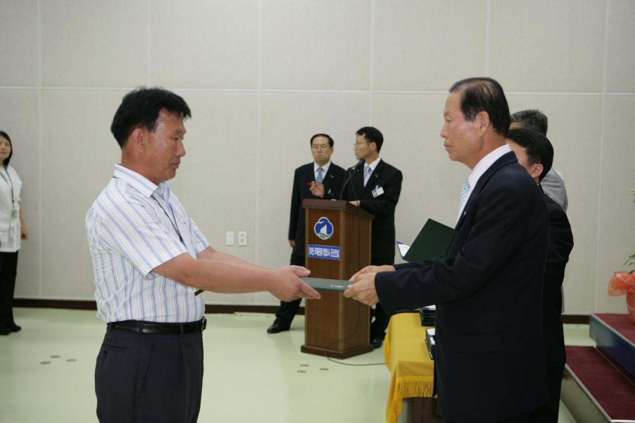 사령장을 교부하시는 문동신 시장님7