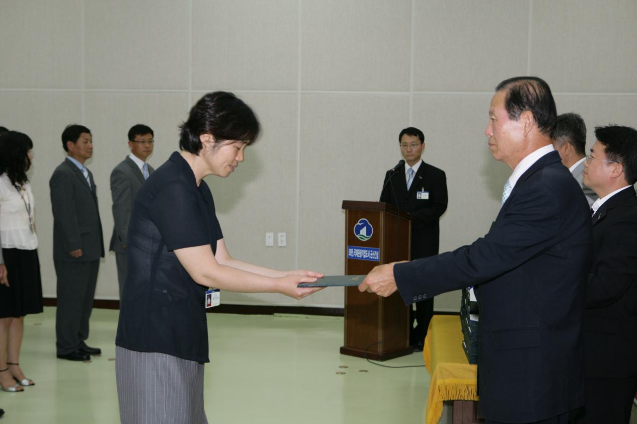 사령장을 교부하시는 문동신 시장님10