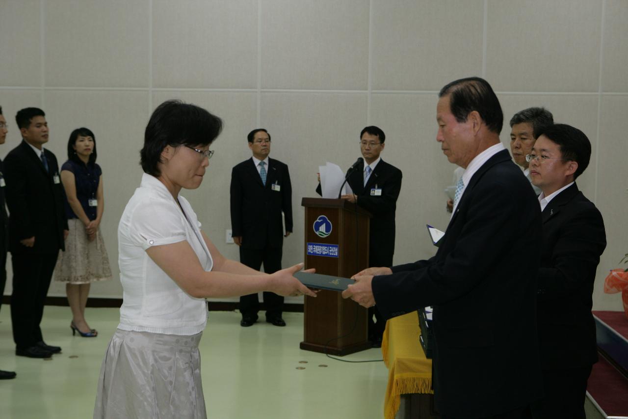 사령장을 교부하시는 문동신 시장님15