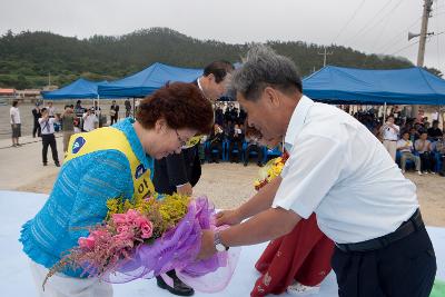 꽃다발을 받으시는 이용선 여사님2