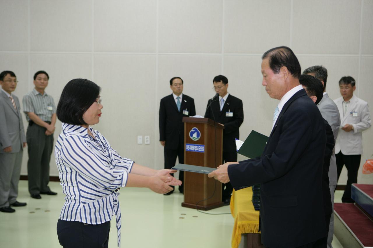 사령장을 교부하시는 문동신 시장님4