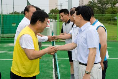 경기 전 상대팀과 악수하는 모습