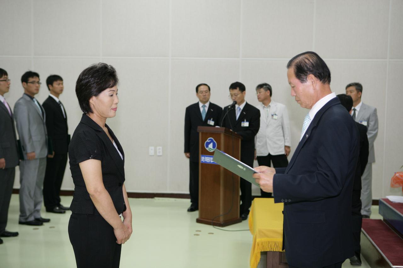 사령장을 교부하시는 문동신 시장님10