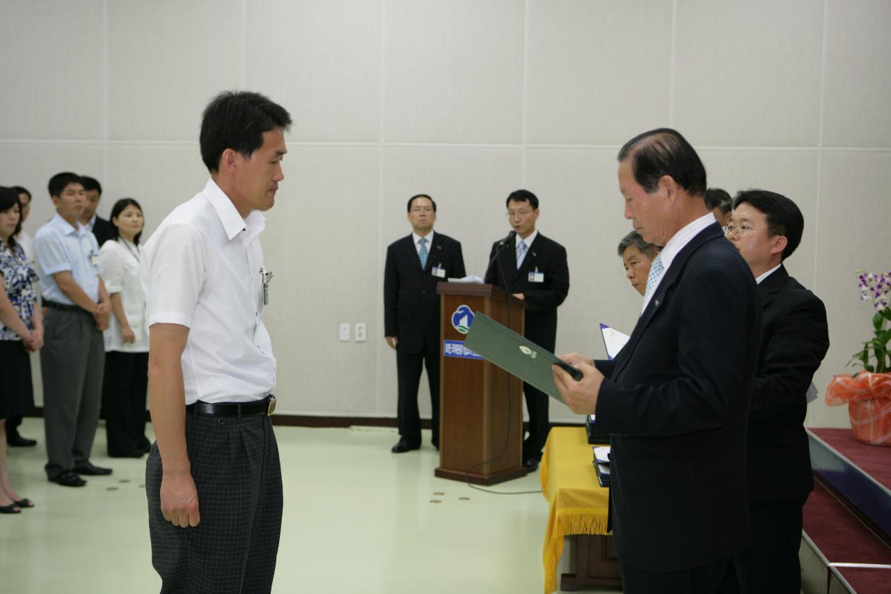 사령장을 교부하시는 문동신 시장님12