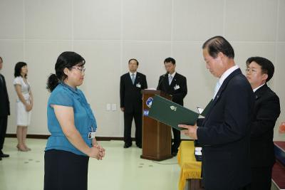 사령장을 교부하시는 문동신 시장님9