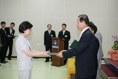 사령장을 교부하시는 문동신 시장님8