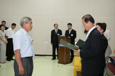 사령장을 교부하시는 문동신 시장님4