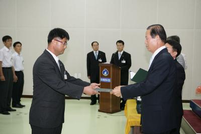 사령장을 교부하시는 문동신 시장님14