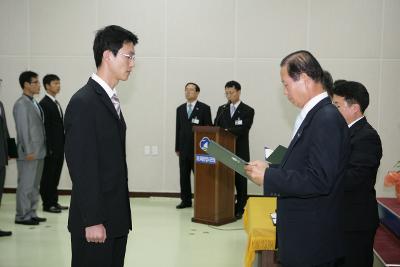 사령장을 교부하시는 문동신 시장님6