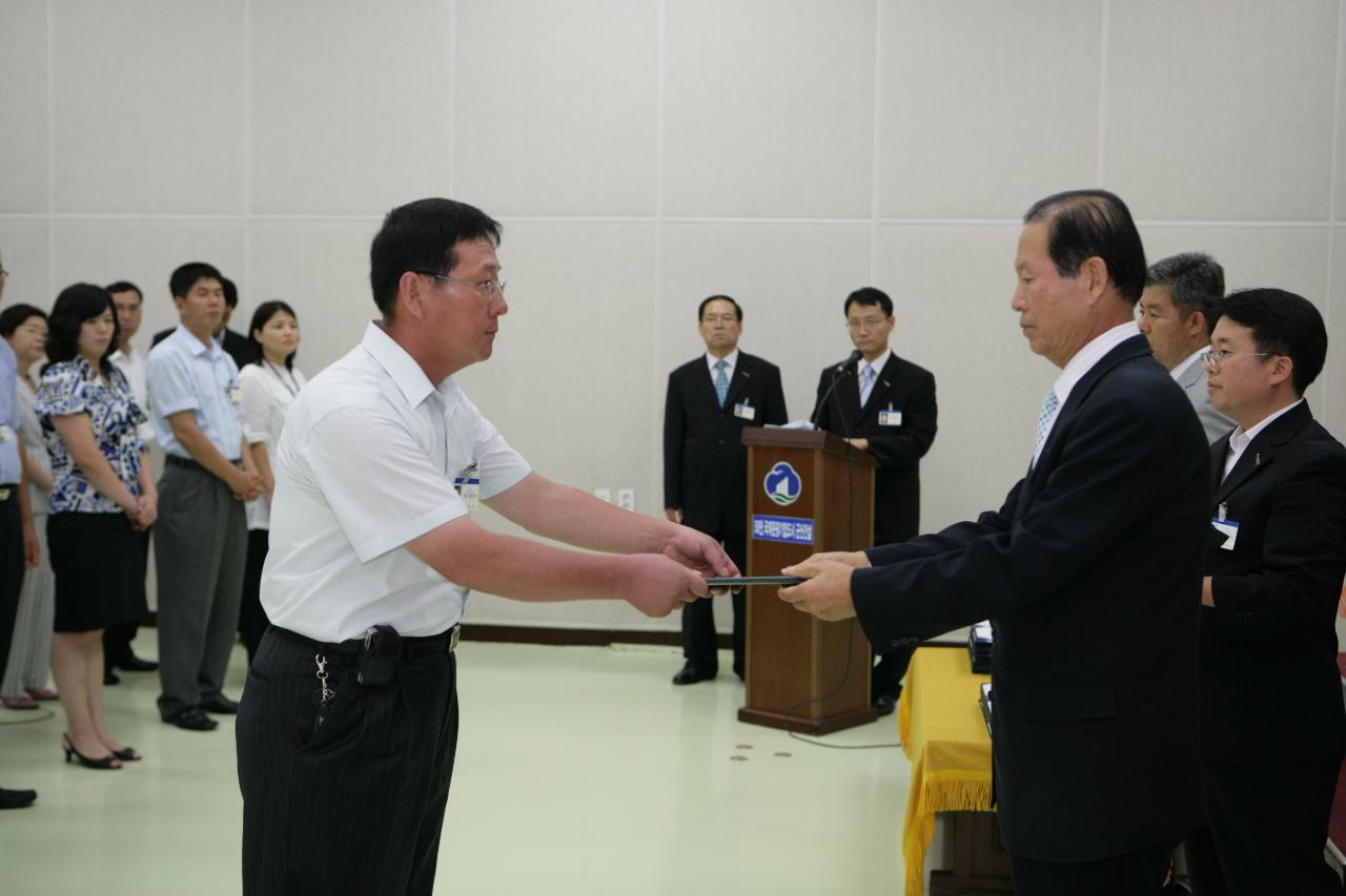 사령장을 교부하시는 문동신 시장님10