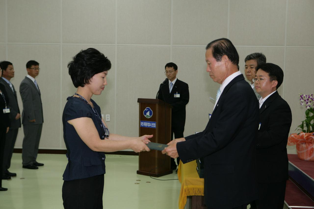 사령장을 교부하시는 문동신 시장님2