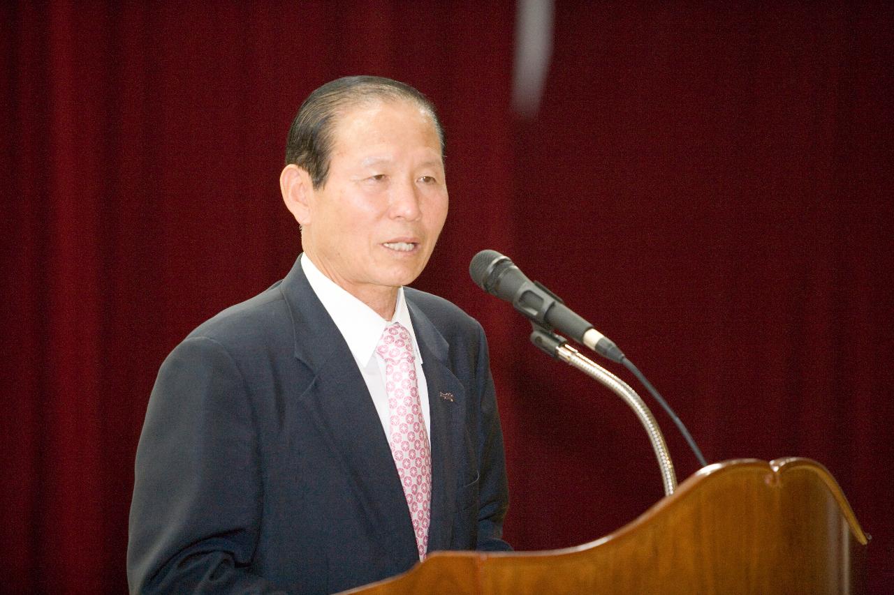 주말학력프로그램 개강식 축사를 하시는 문동신 시장님