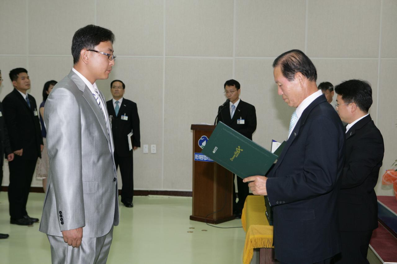 사령장을 교부하시는 문동신 시장님14