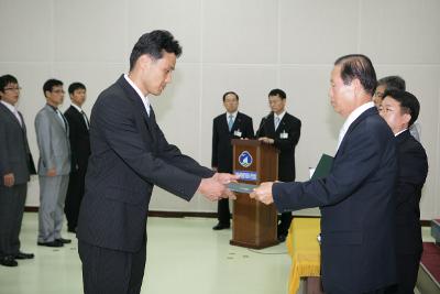 사령장을 교부하시는 문동신 시장님5