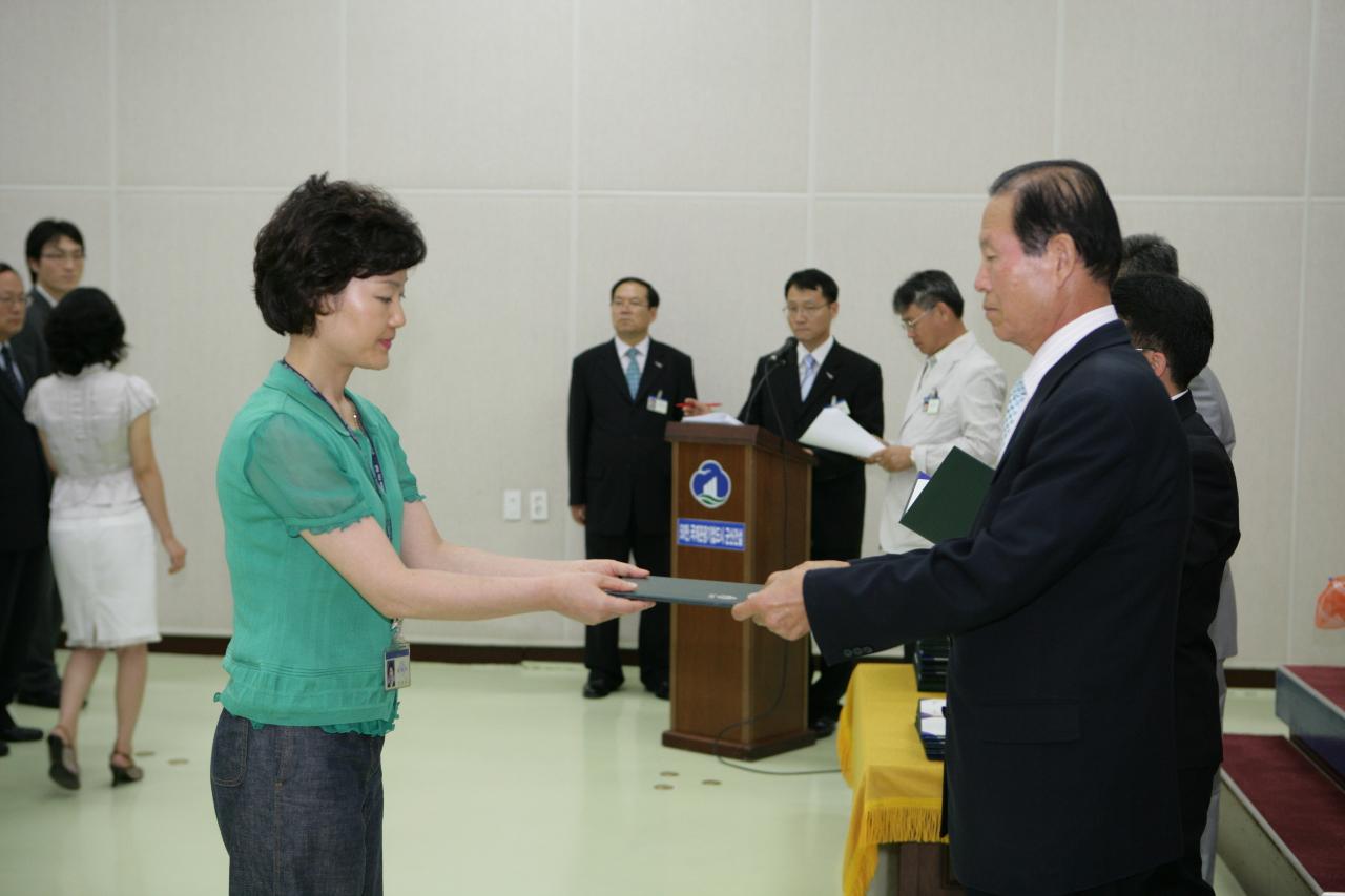 사령장을 교부하시는 문동신 시장님10