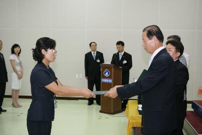 사령장을 교부하시는 문동신 시장님8