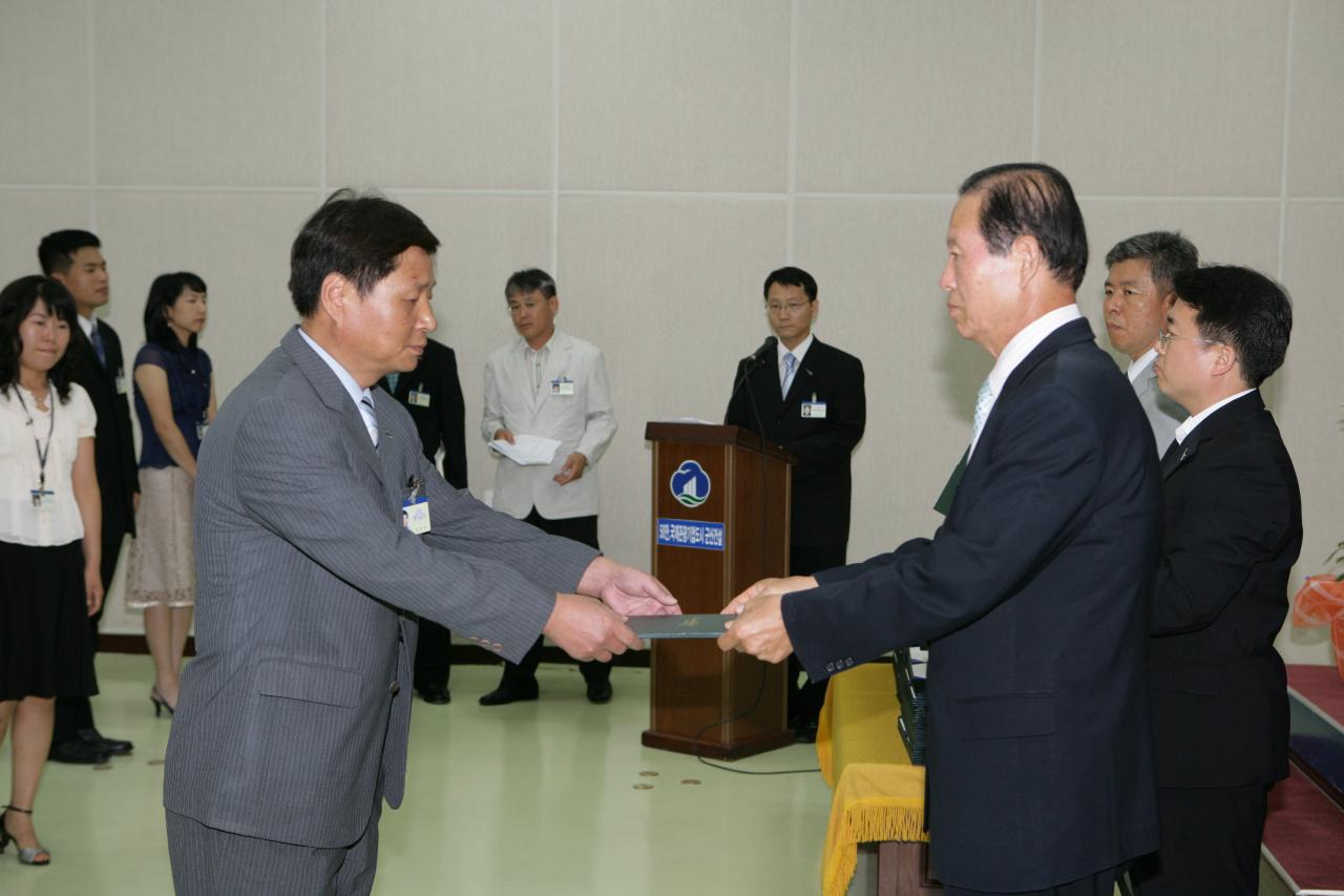 사령장을 교부하시는 문동신 시장님12