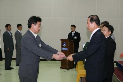 사령장을 교부하시는 문동신 시장님8