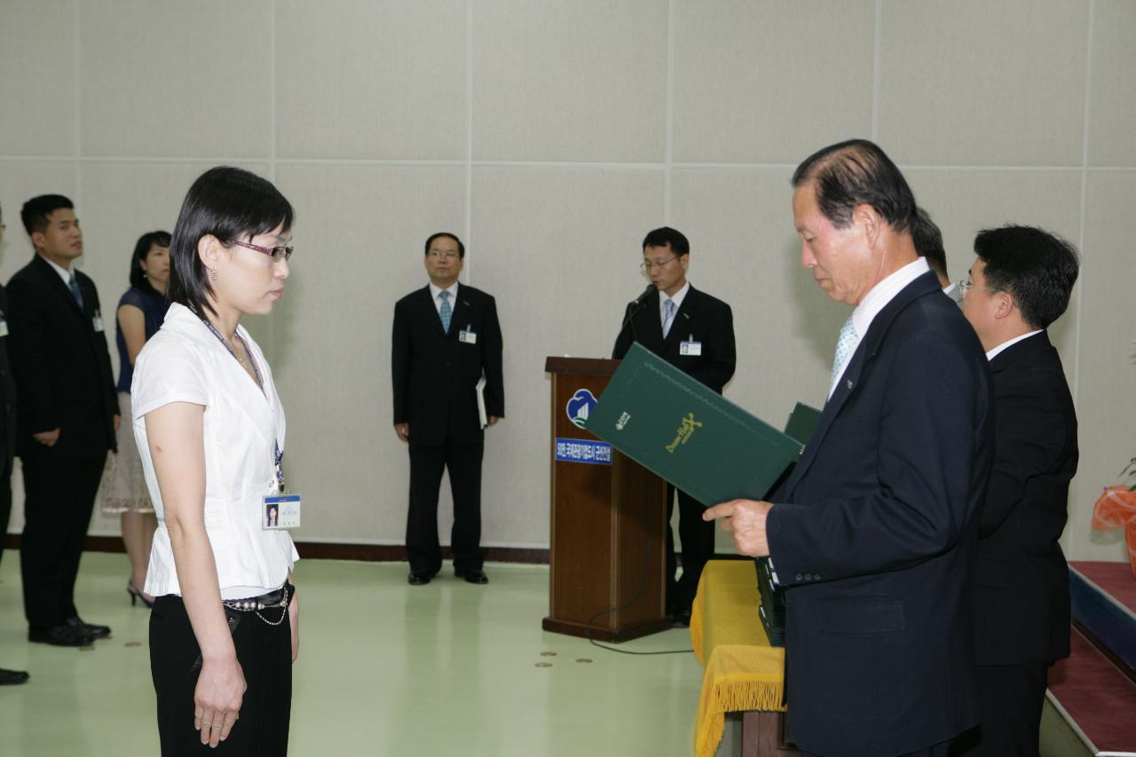 사령장을 교부하시는 문동신 시장님2