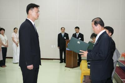 사령장을 교부하시는 문동신 시장님4