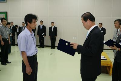 사령장을 교부하시는 문동신 시장님8